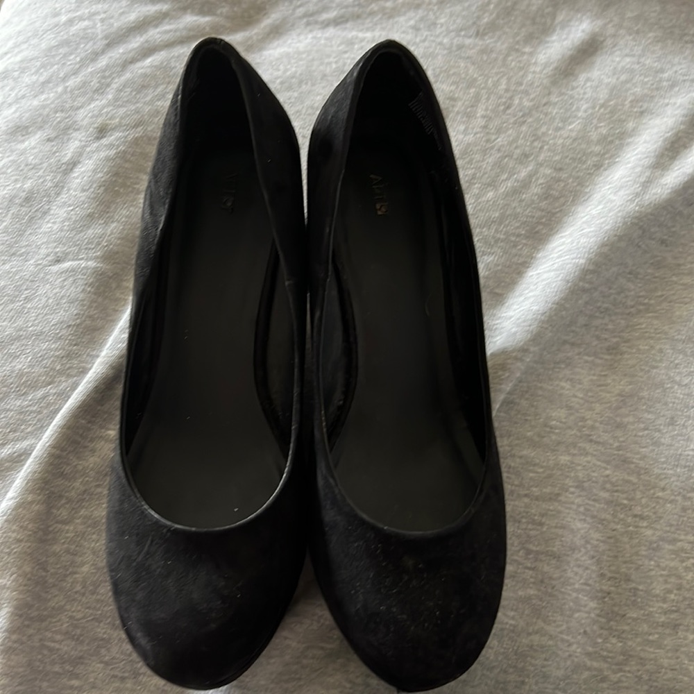Black apt 9 wedge heels suede size 9.5 brand new no tags